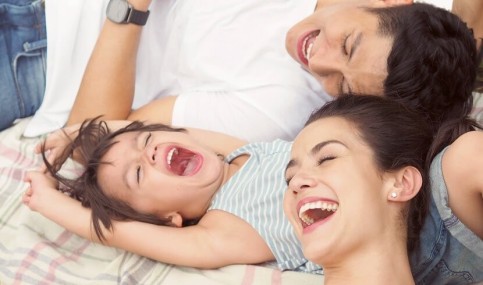 4 iemesli, kāpēc jūsu bērns nakts laikā neguļ